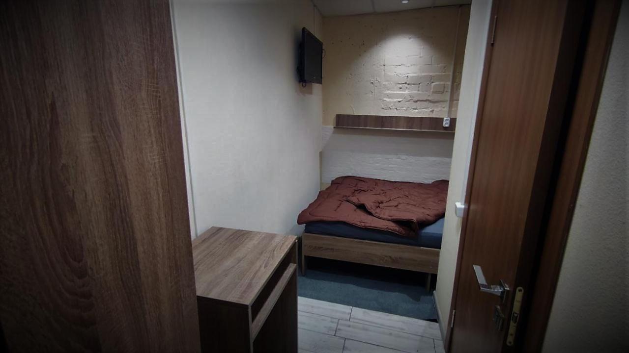 Міні Готель "Бункер" На Солом'Янському Kiew Exterior foto
