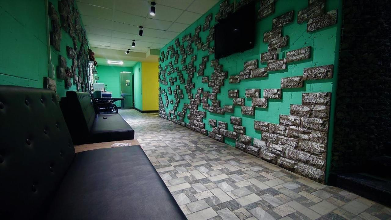 Міні Готель "Бункер" На Солом'Янському Kiew Exterior foto